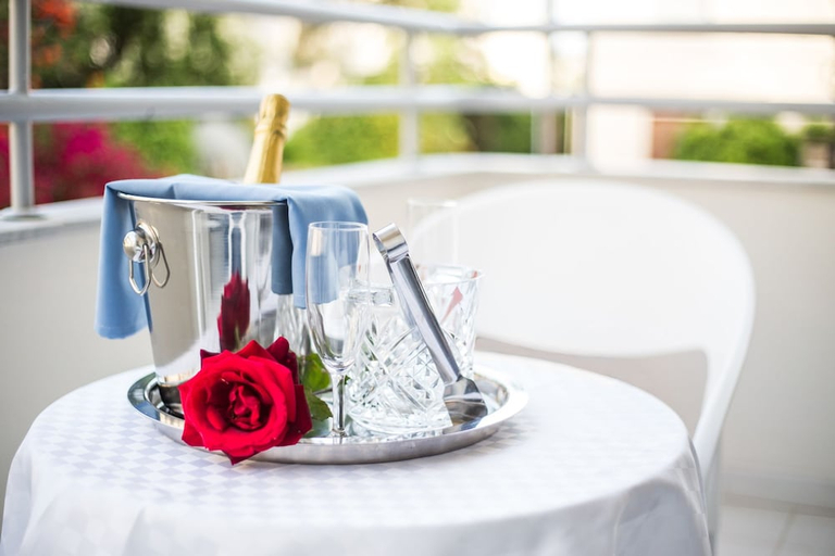 Food & Drinks, Corina Suites and Apartments