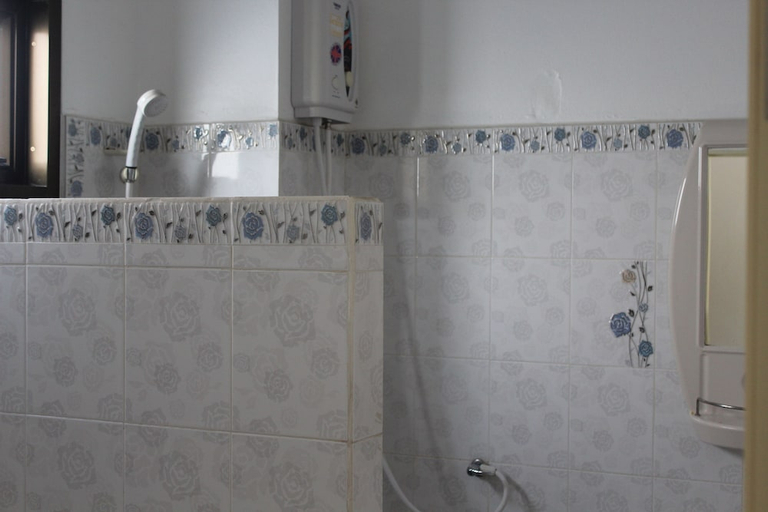 Bathroom, White Elephant Resort, Muang Surin