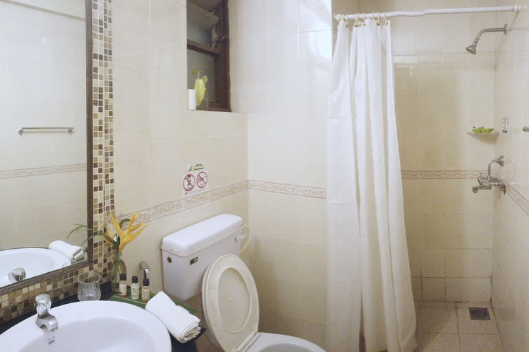 Bathroom 3, The Camelot Beach Resort, North Goa