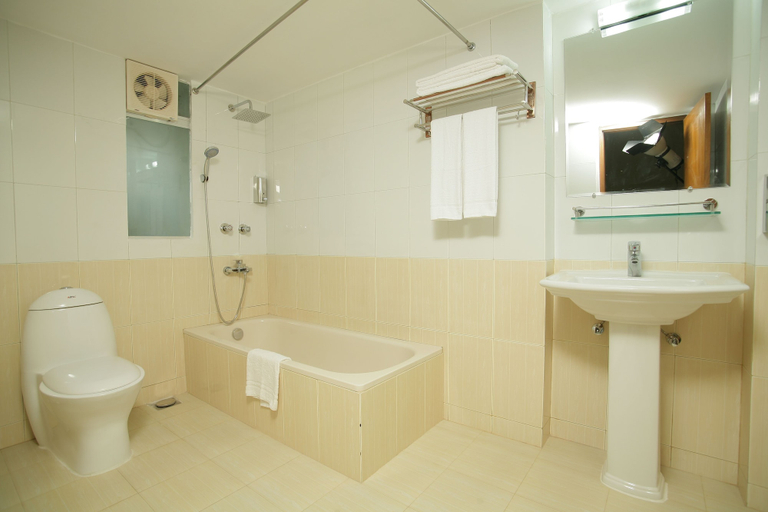 Bathroom 4, Richmond Hotel & Suites, Dhaka
