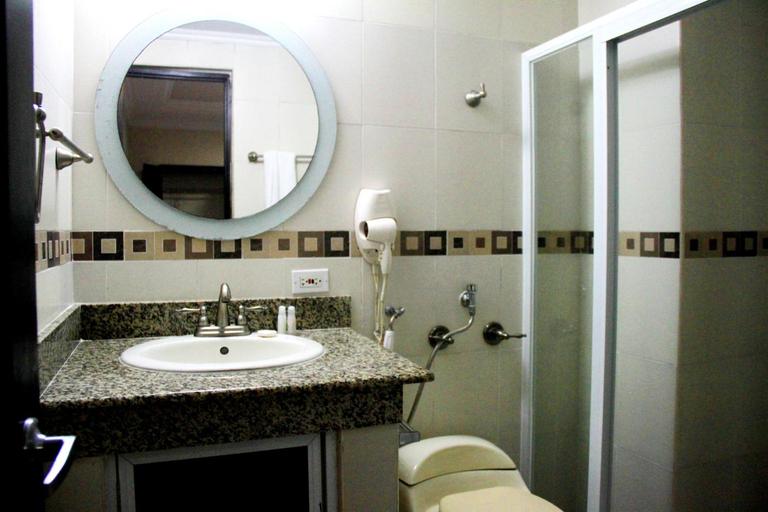 Bathroom 4, Hotel Terranova, Panamá
