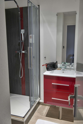 Bathroom 5, L'aparthoteL LhL, Côte-d'Or