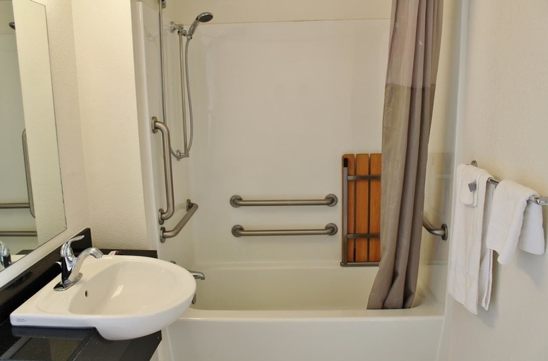 Bathroom 4, Americas Best Value Inn Stillwater, Payne