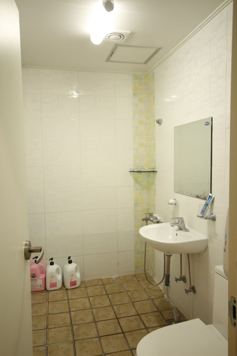 Bathroom 4, Yeha Guesthouse - Hostel, Jeju