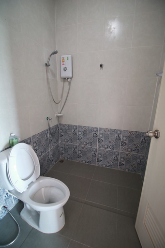 Bathroom 4, BarandBed URT, Phunphin