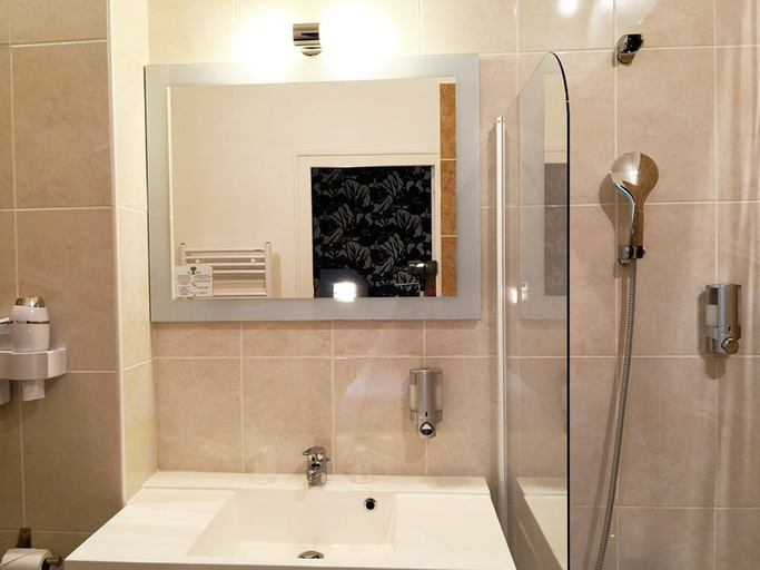 Bathroom 5, Hotel Nantes Voltaire Opéra, Loire-Atlantique
