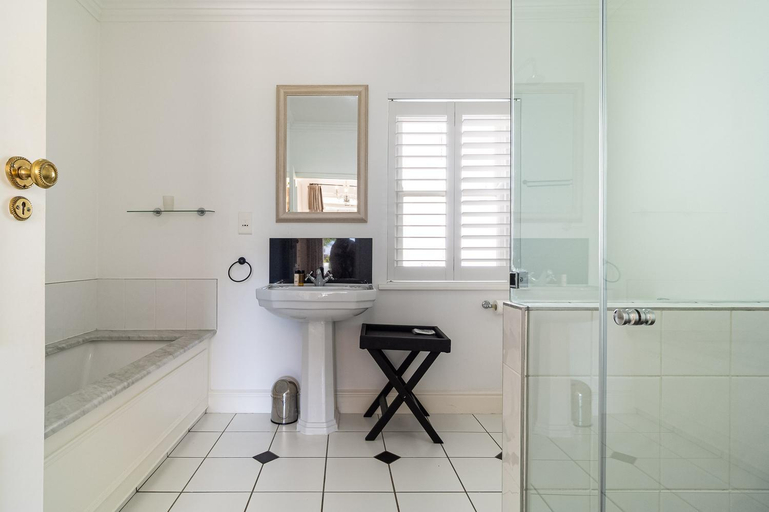 Bathroom 4, Winelands Golf Lodges 18 at De Zalze, Cape Winelands