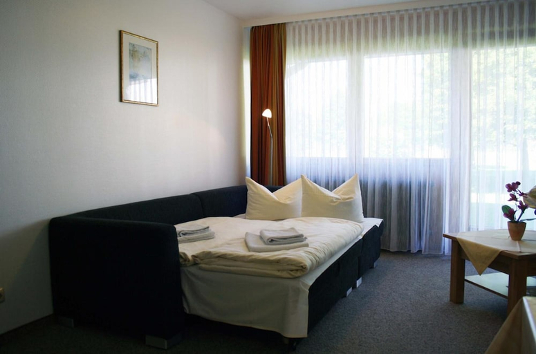 Bedroom 2, Chiemgau Appartements, Traunstein