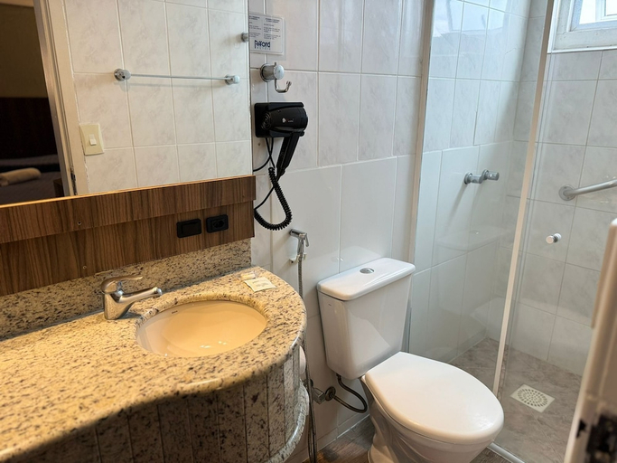 Bathroom 4, Slim Lages, Lages
