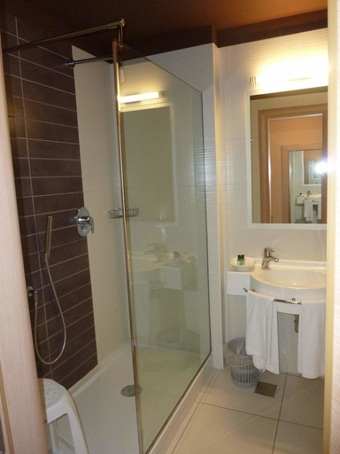 Bathroom 4, Mediterraneo Palace Hotel, Cosenza