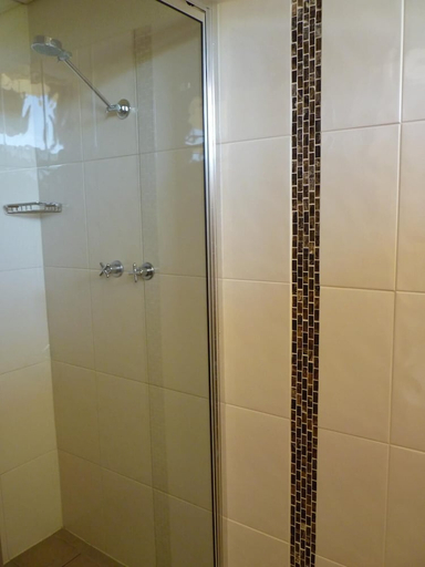Bathroom 3, COONAWARRA MOTOR LODGE, Wattle Range - East