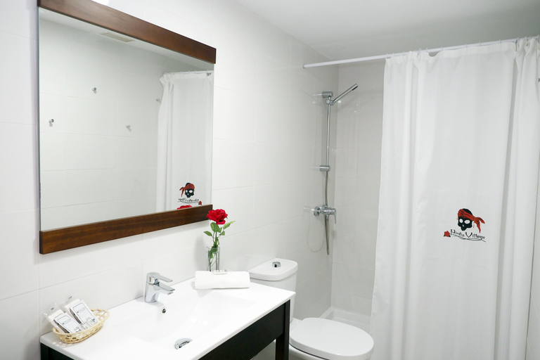 Bathroom 5, Pirates Village, Baleares