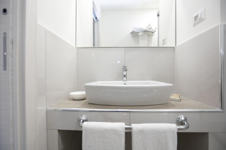 Bathroom 2, Path House by Wonderful Italy, Catania