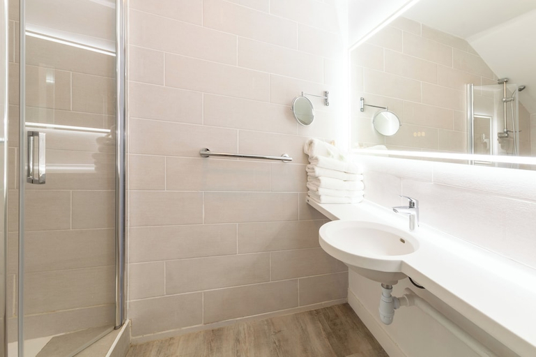 Bathroom 4, Pierre & Vacances Village Sainte Anne, Sainte-Anne