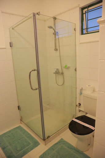 Bathroom 3, Nuwara Eliya Golf Club, Nuwara Eliya