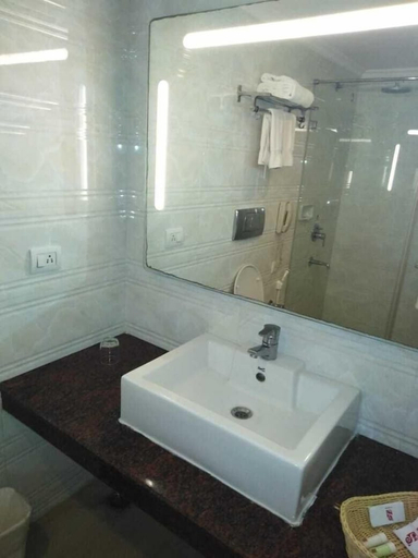 Bathroom 4, Shenbaga Hotel and Convention Centre, Viluppuram