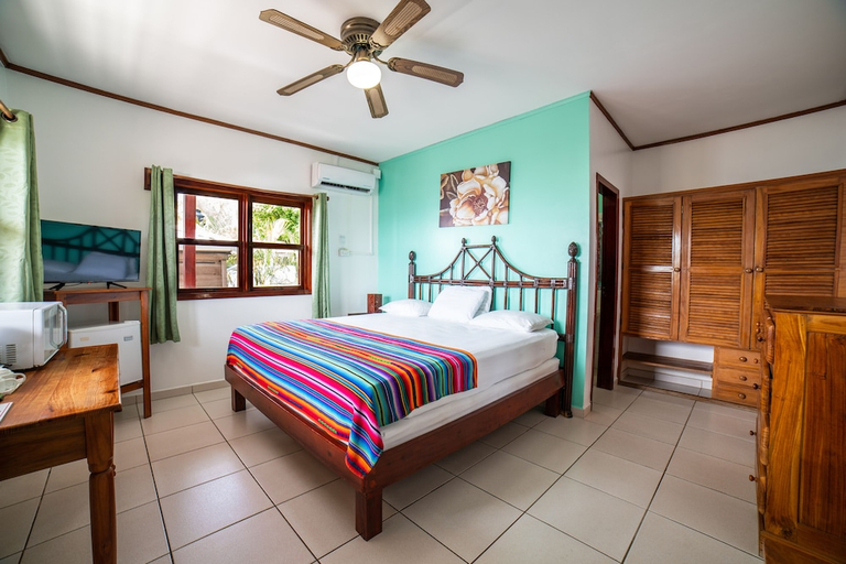 Bedroom 3, Splash Inn Dive Resort & Villas, Roatán