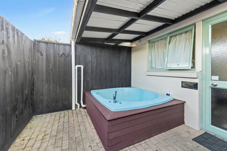Bathroom 3, Birchwood Spa Motel, Rotorua