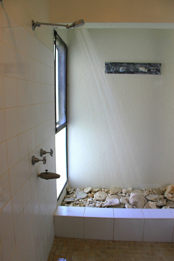 Bathroom 3, Pacific Lagoon Apartments, Port Vila