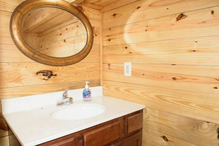Bathroom 2, Nature's Haven Lodge, Sevier