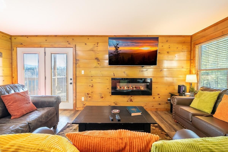 Living area 2, Birdies and Bearcubs, Sevier
