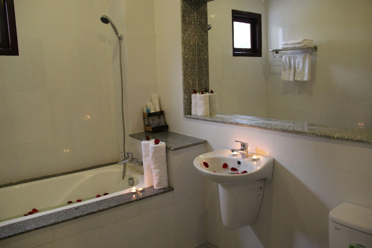 Bathroom 5, GM Doc Let Beach Resort & Spa, Ninh Hòa