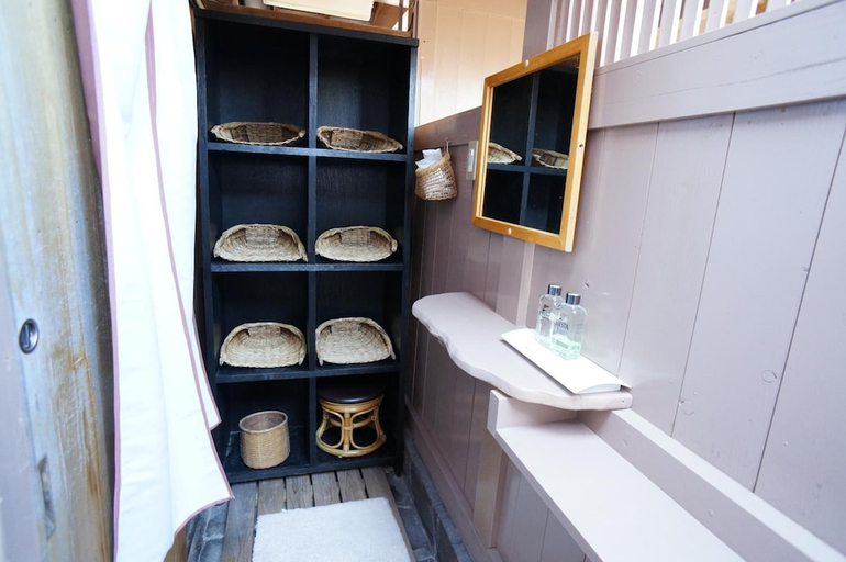 Bathroom, Yufu Ryochiku, Yufu