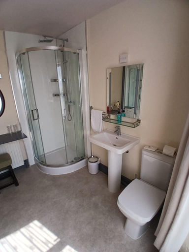 Bathroom 3, The Glendower Hotel, Lancashire