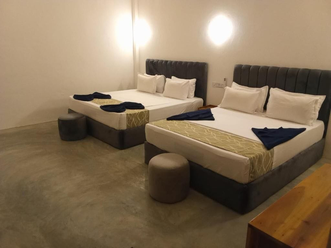 Room 4, The White Pillow, Pothuvil