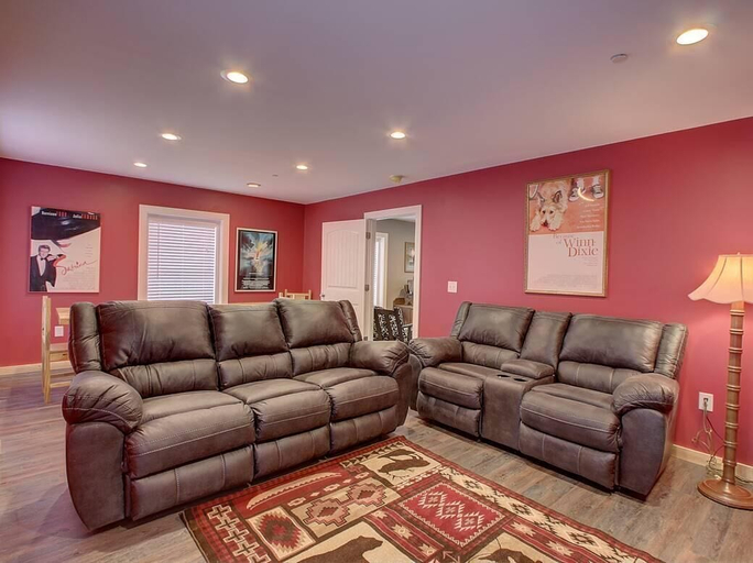 Interior 3, A Family Tradition, Sevier