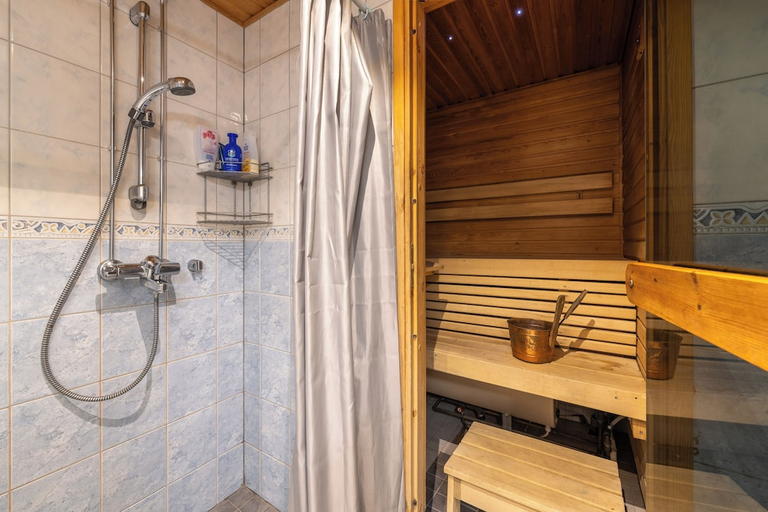 Bathroom, Kuukkeli Apartments Suite, Lapland