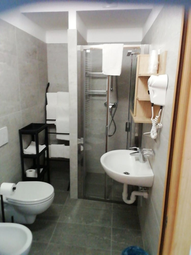 Bathroom 3, Albergo Gufo Depandance, Sondrio
