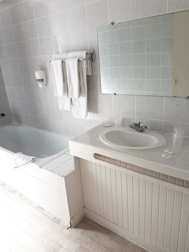 Bathroom 5, Hôtel La Marine, Morbihan