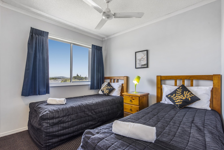Bedroom 2, Reflections Holiday Apartments, Maroochy - Maroochydore