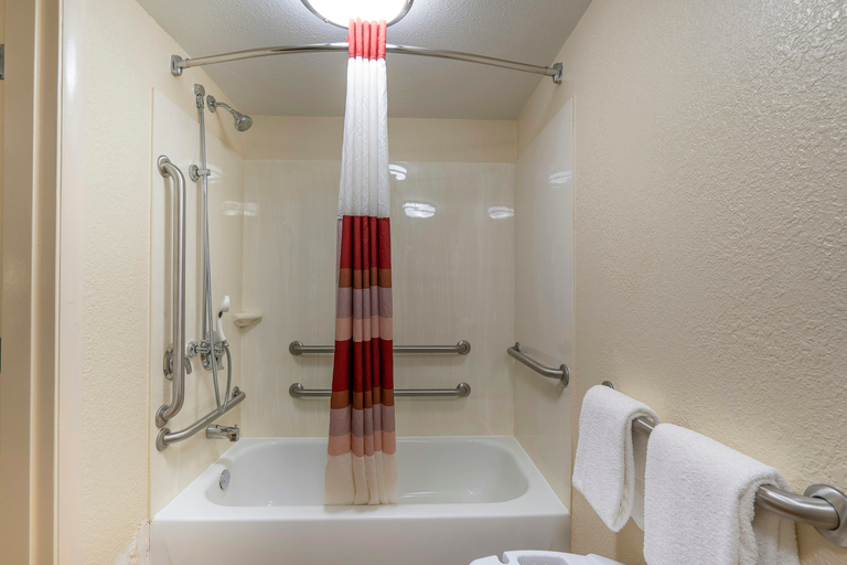 Bathroom 4, Red Roof Inn Merrillville, Lake