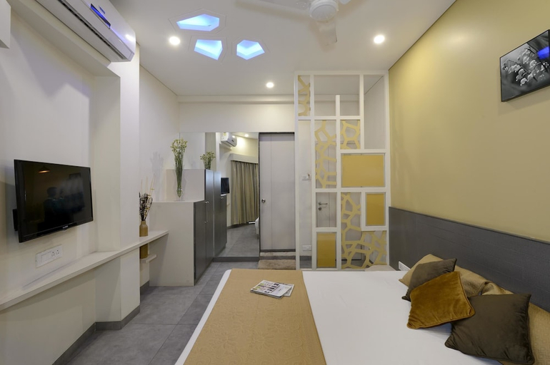Others 4, Hotel Rajmahal, Pune