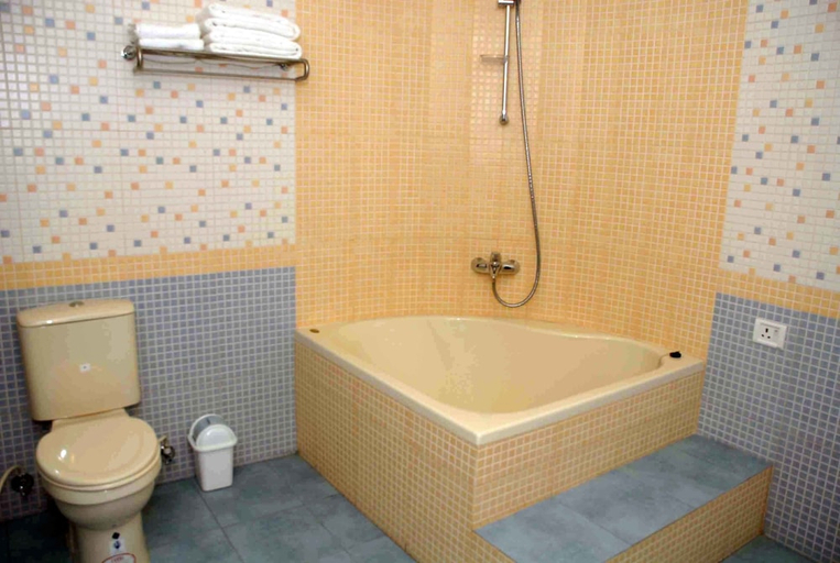 Bathroom 3, Vardan Resort n' Apartment, Gandaki