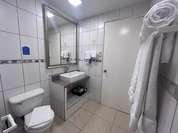 Bathroom 3, Del Rey Apartments