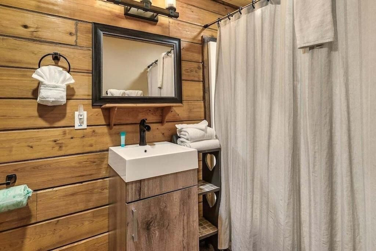 Bathroom 4, The Blessing Cabin, Sevier