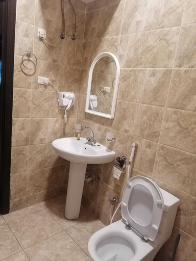 Bathroom, fakhamat almasif, Taif