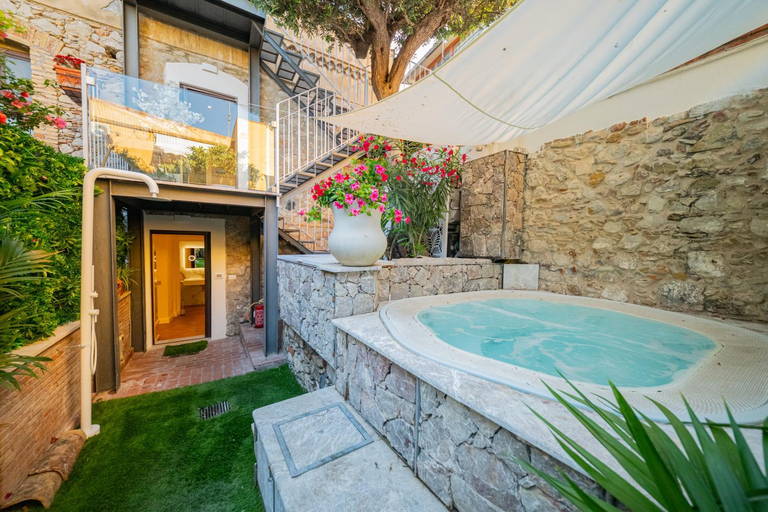 Sport & Beauty 2, Private Villa at Villa al Duomo, Messina