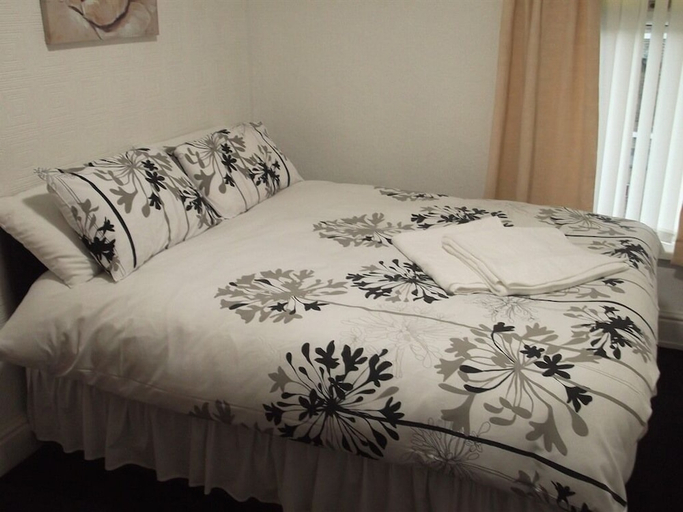 Bedroom 2, Tudor House, Blackpool