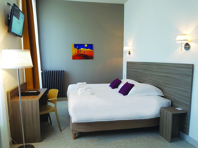 Bedroom 2, INTER-HOTEL LE CHAPON FIN, Tarn-et-Garonne