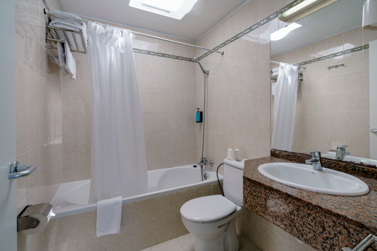 Bathroom 5, AluaSun Lago Park, Baleares