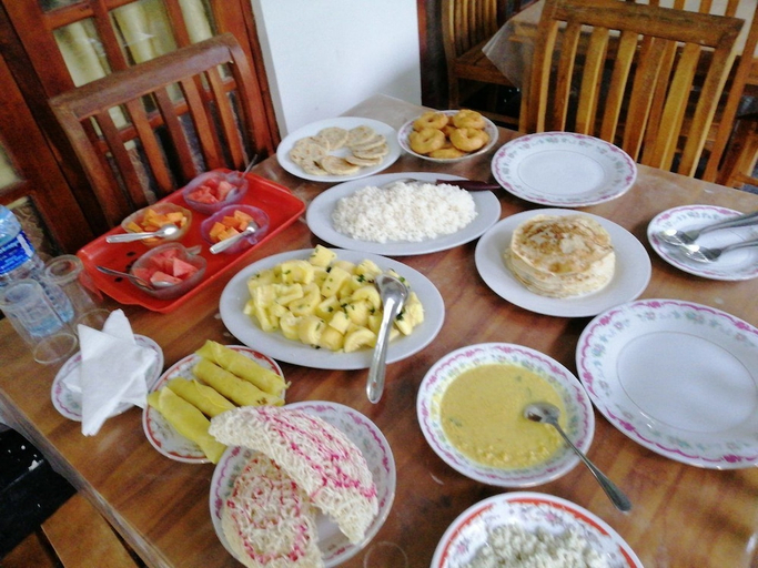 Food & Drinks, White Guest, Kekirawa