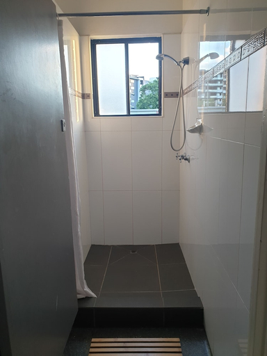 Bathroom 4, Kingsford Riverside Inn, Hamilton