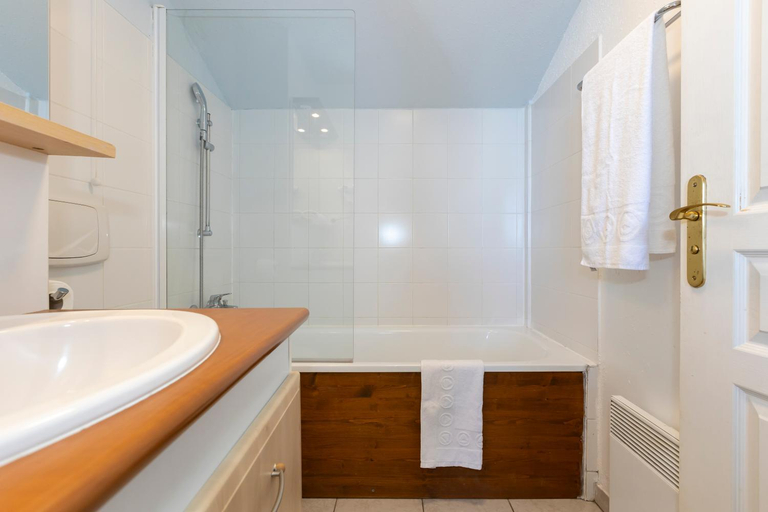 Bathroom 4, Residence Odalys Les Chalets d'Evian, Haute-Savoie