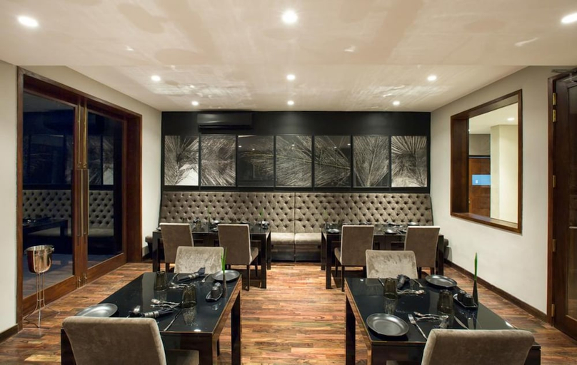 Food & Drinks 4, Le Papillon, Thimbirigasyaya