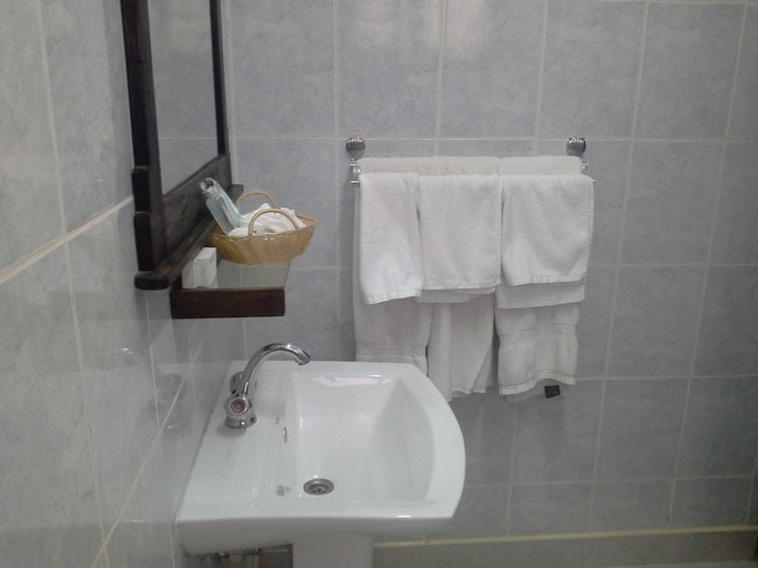 Bathroom 4, The Milimani Lodge, Arusha Urban