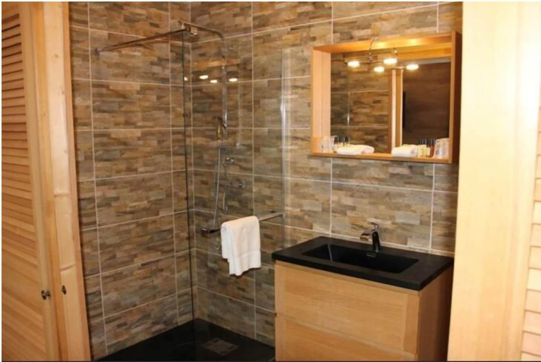 Bathroom 5, Le Mouton Blanc, Nord